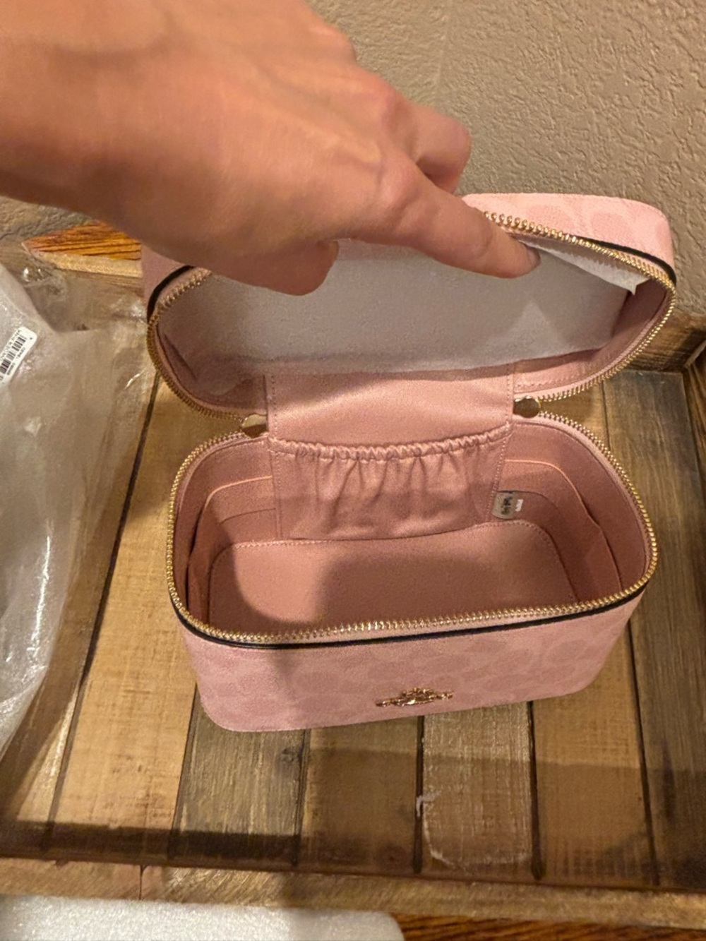 NWT 2026 Coach Cosmetic Case In Signature Canvas | Gold/Powder Pink CEA56 - Picture 7 of 10